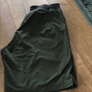 Men’s Lululemon “The Short” 11” liner less